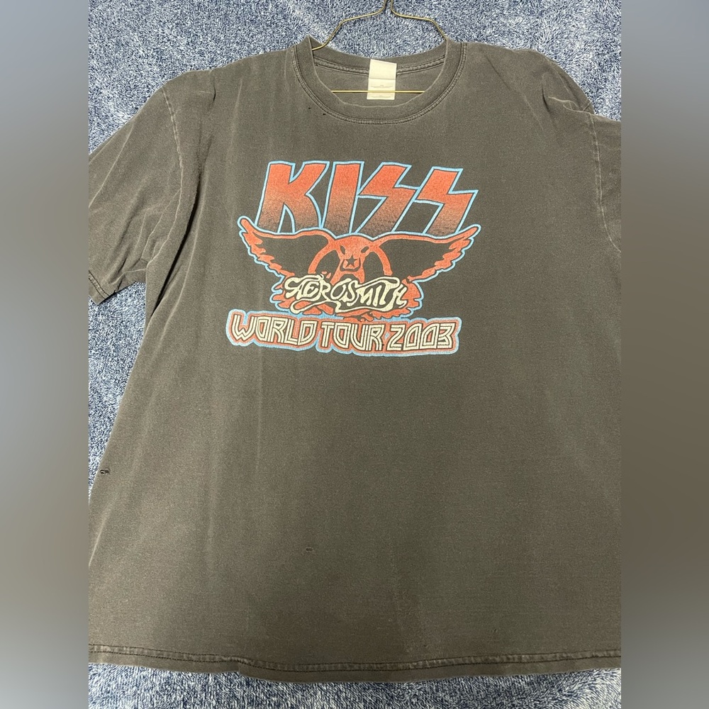 Vintage 2000  Kiss and Areosmith tour shirt.
